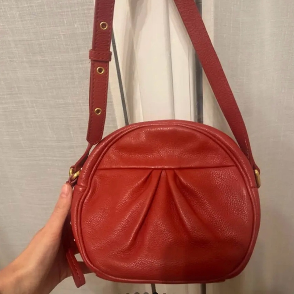 Marc Jacob’s Classic Q Cara Red Leather Crossbody - Picture 2 of 6
